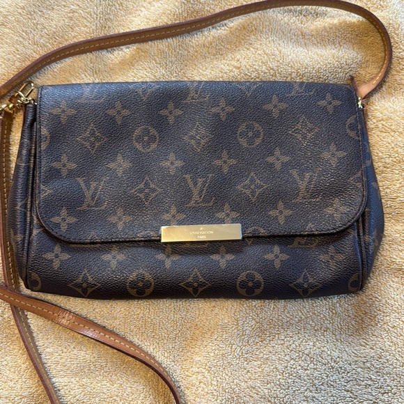 Louis Vuitton • Monogram Favorite MM - Picture 2 of 10